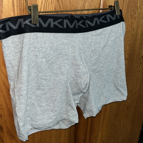 Michael Kors - Picture 2 of 3